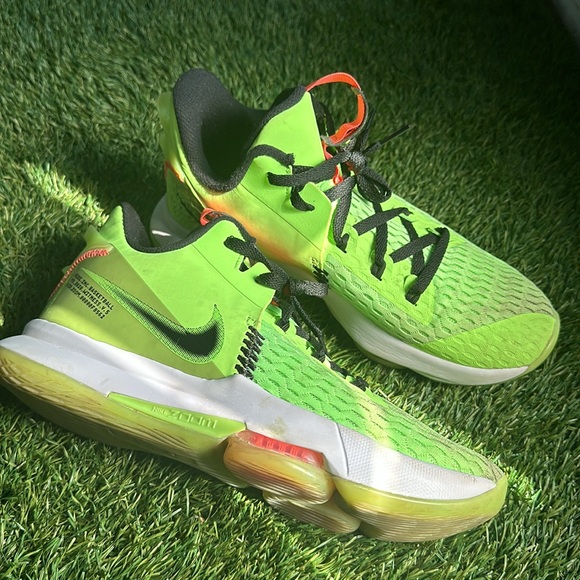 Nike LeBron Witness 5 EP 'Grinch' - Picture 4 of 4